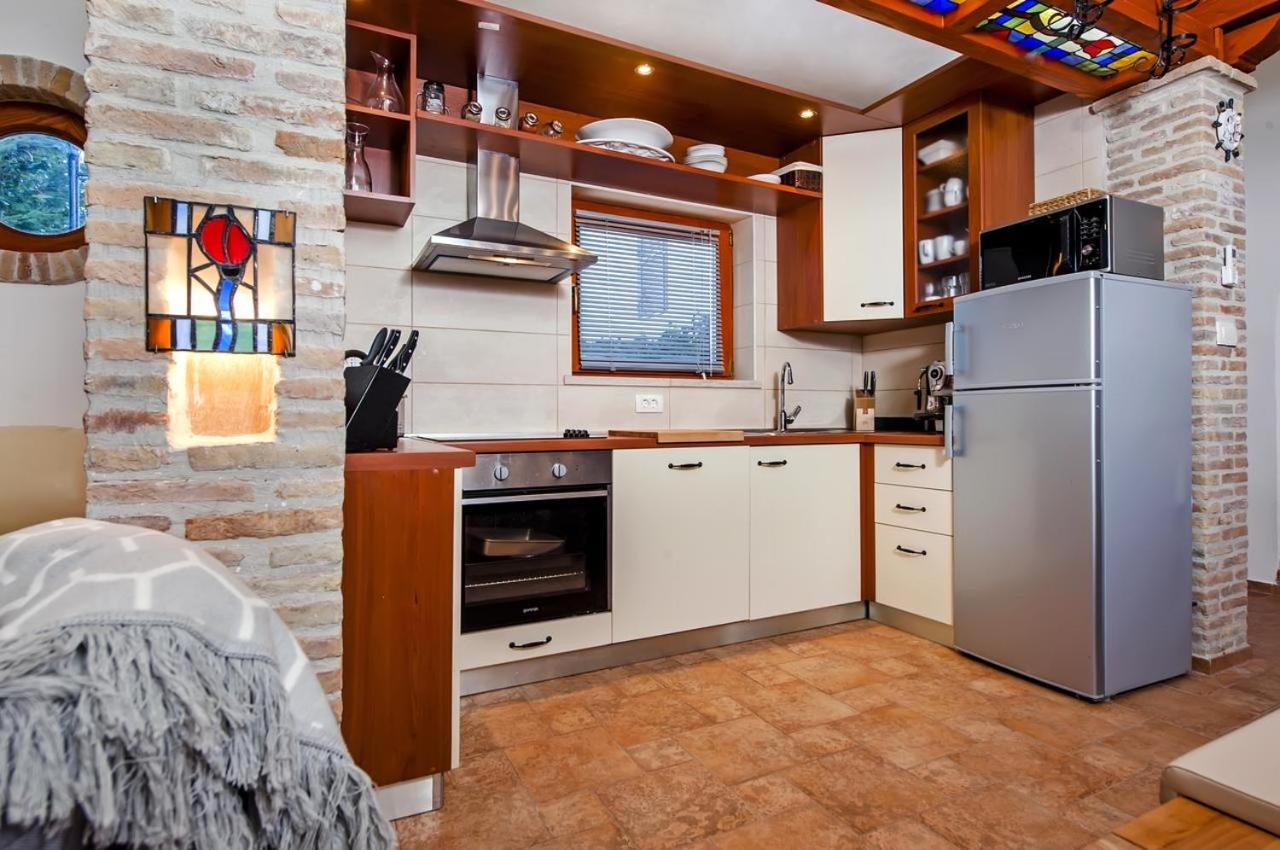 "Art House" Rovinj-Holiday, Holiday Home To Rent โรวินสโก เซโล ภายนอก รูปภาพ