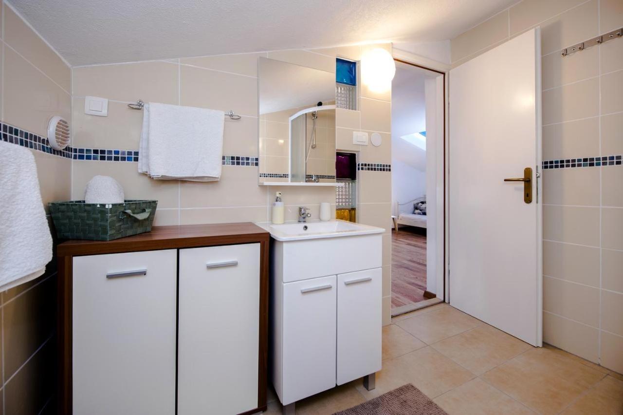 "Art House" Rovinj-Holiday, Holiday Home To Rent โรวินสโก เซโล ภายนอก รูปภาพ